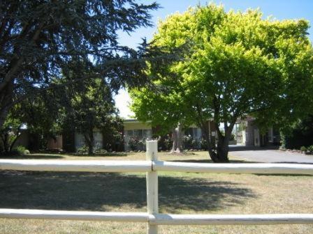 Opal Motel Leongatha Экстерьер фото